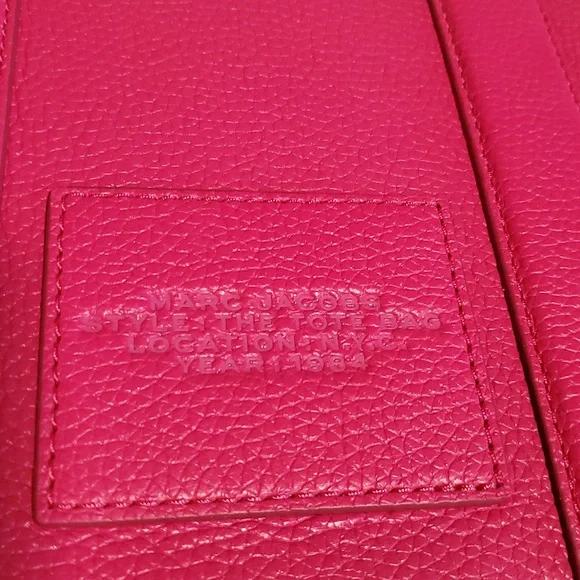 MARC JACOBS The Leather Small Hot Pink Tote Bag NWT - Picture 3 of 14